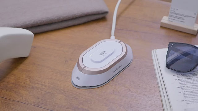 Load video: Mini Fer Voyage Dual Voltage Defroiss – Petit &amp; Léger